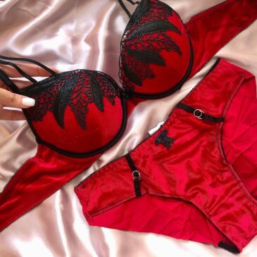 Luxurious Velvet & Lace Lingerie Set - Wired Pushup Bra & Panty